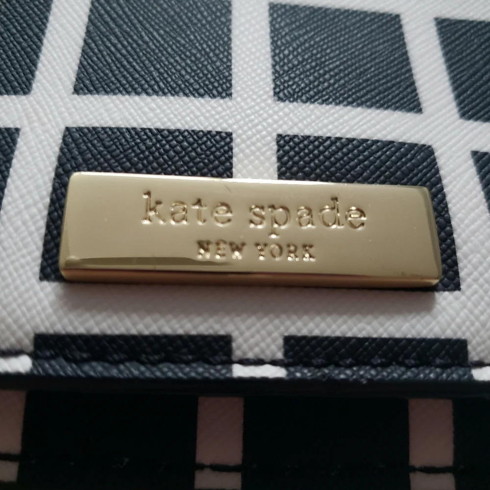 Kate Spade NWOT Saffiano Leather Crossbody Flap Bag NEVER USED.